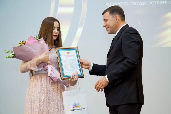 Куйвашев подарит по 30 тысяч рублей лучшим школьникам Свердловской области