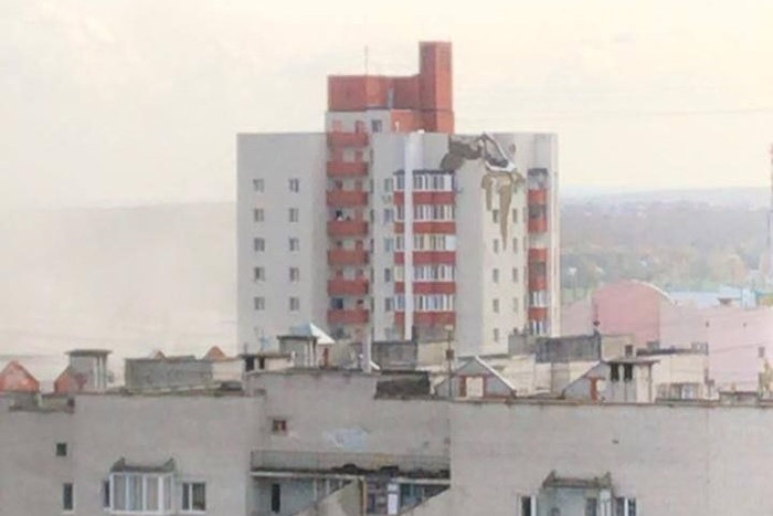 В Белгороде часть ракеты упала на многоэтажный дом