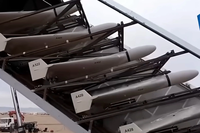 Подоляк выступил за удары по объектам производства дронов и ракет в Иране