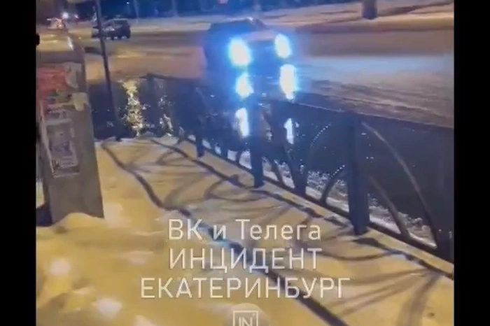 На Эльмаше канализационные стоки затопили улицы