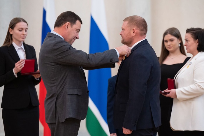 Две семьи полицейских на Среднем Урале удостоены медали ордена «Родительская слава»