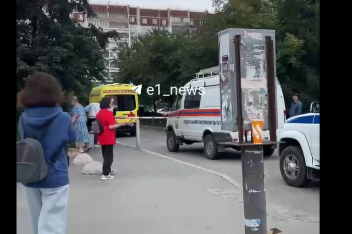 На Ботанике 3-летняя девочка выпала с шестого этажа