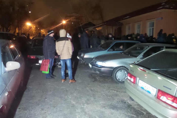 Ажиотаж сегодня ночью устроили граждане Таджикистана около УФМС