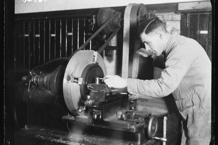 Турагент, переводчик, художник: топ-10 «мертвых» профессий