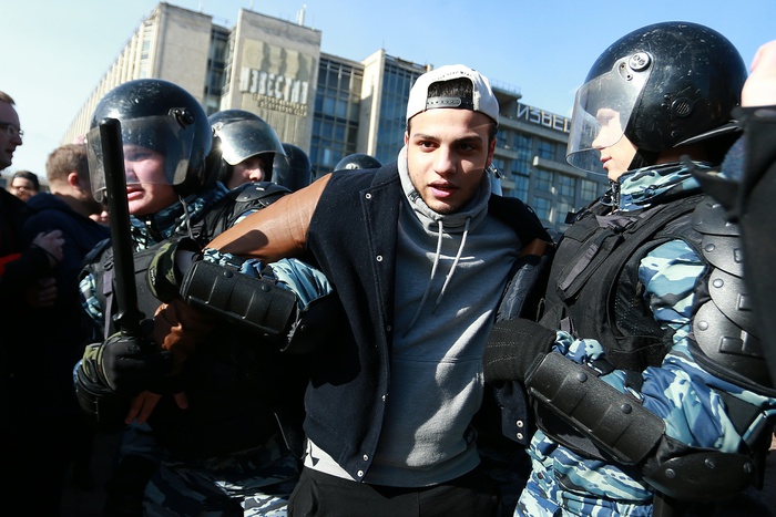 Депутат Головин вызвался помочь опальным митингующим студентам