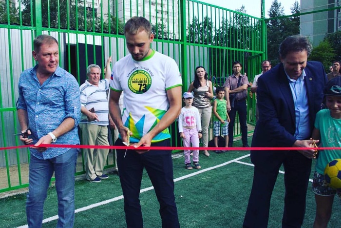 На юго-западе Шипулин и Заводовский открыли новый футбольный корт