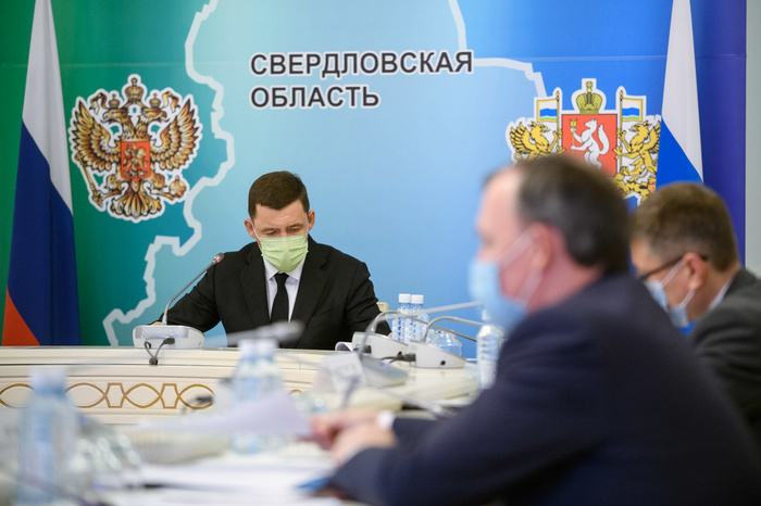 Свердловские власти обсуждают снятие коронавирусных ограничений в регионе