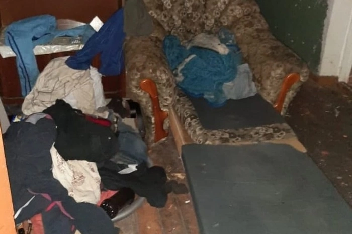 На Уралмаше женщина превратила квартиру в помойку