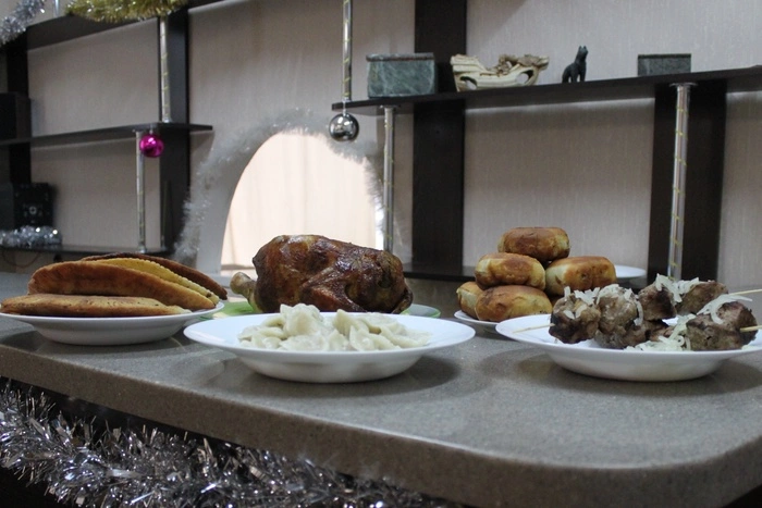 Повара в екатеринбургской ИК-2 ввели новогоднее меню