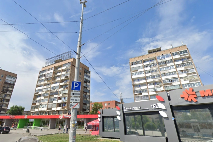 Стало известно, зачем на домах Екатеринбурга установлены странные конструкции