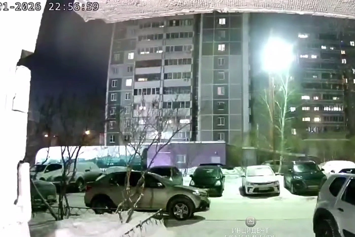 Жители екатеринбургского ВИЗа гадают над источником звука, похожего на взрыв