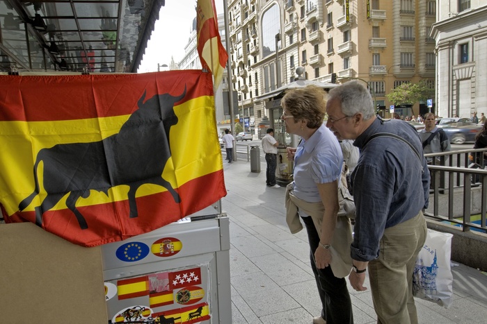 Разъярённый бык с горящими рогами растерзал туриста в Испании