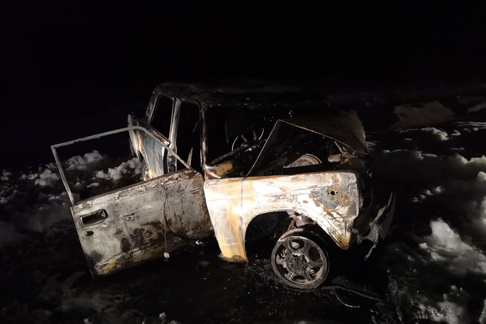 В страшной аварии в Свердловской области водитель заживо сгорел в машине