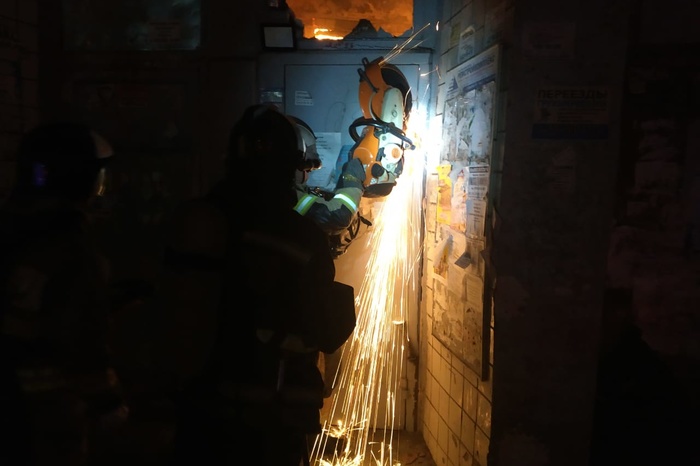 В Екатеринбурге в пожаре многоквартирном доме заживо сгорел человек