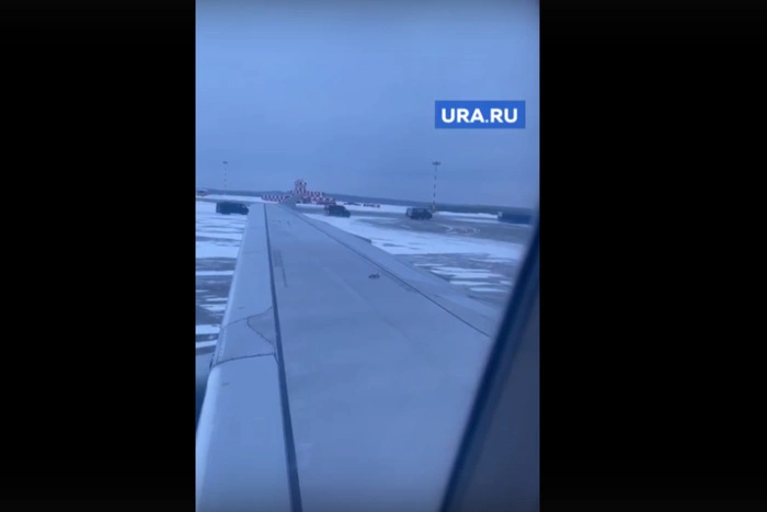 В аэропорту Кольцово заметили десятки автомобилей Росгвардии