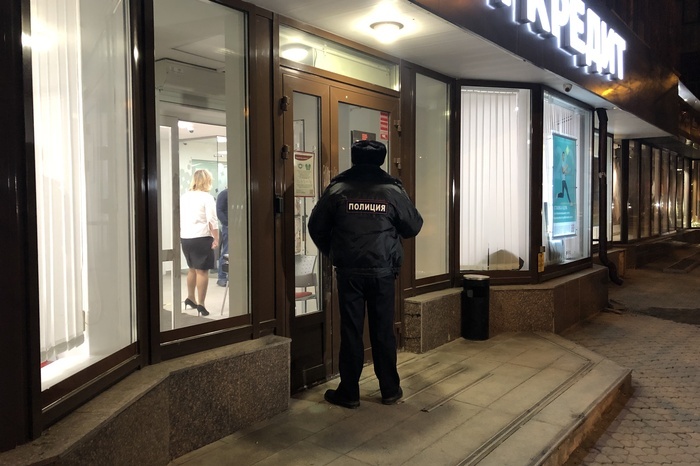 В Екатеринбурге неизвестный устроил стрельбу в банке