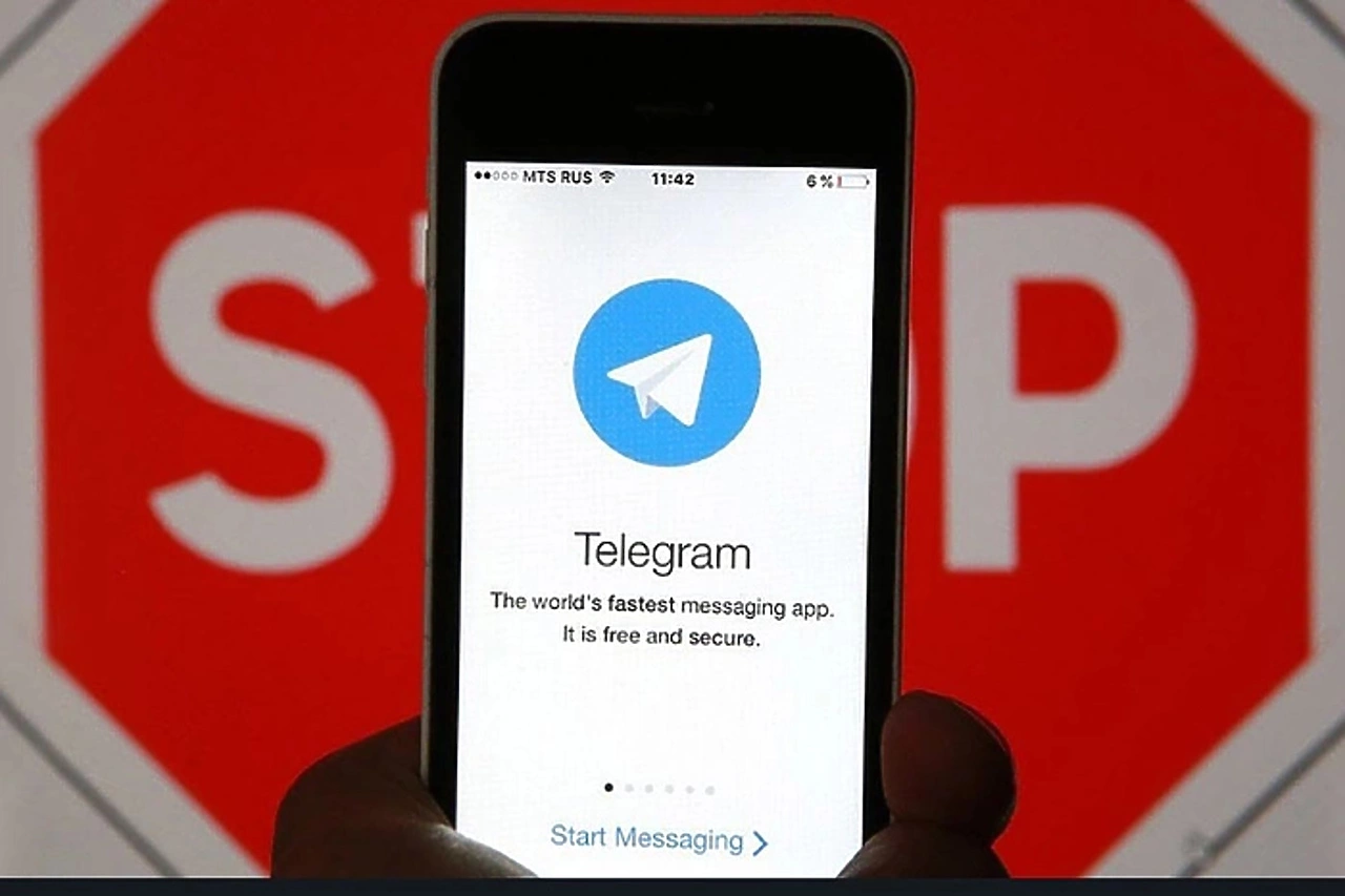 В ФСБ заявили, что видео с подростками, митингующими у Роскадастра в Екатеринбурге, оказалось фейком