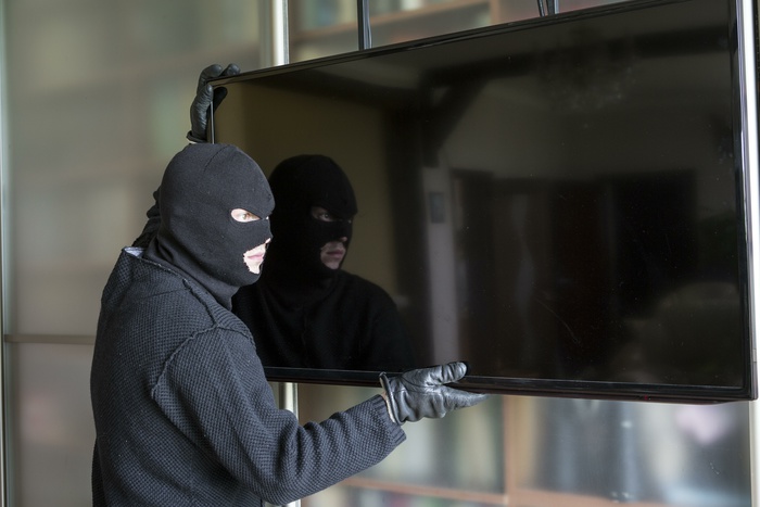 В Екатеринбурге неизвестный ограбил салон «Евросеть»