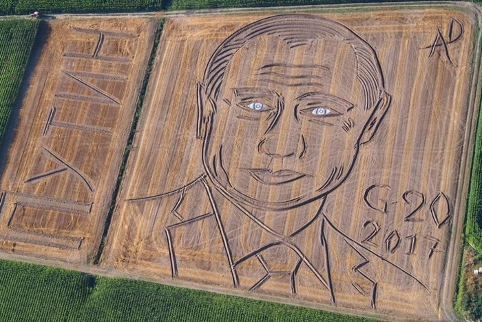 Итальянский фермер трактором нарисовал гигантского Путина