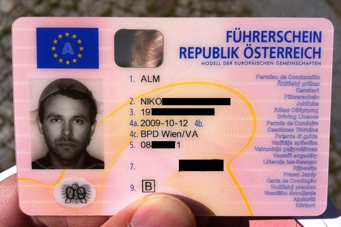 Екатеринбуржцы могут получать водительские удостоверения в МФЦ