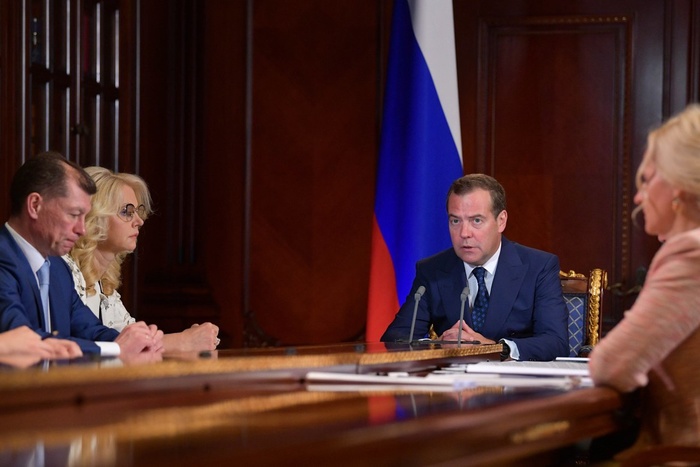 Медведев поручит регионам обеспечить диспансеризацию