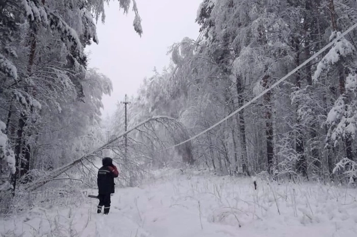 В оставшемся без света и воды Дегтярске введен режим ЧС