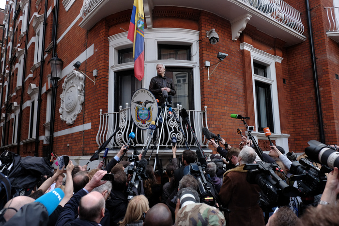 Президент Эквадора разозлился на Ассанжа и выгоняет его из посольства