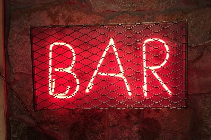 Треш-блогеры избивали девушек в екатеринбургском стрим-баре