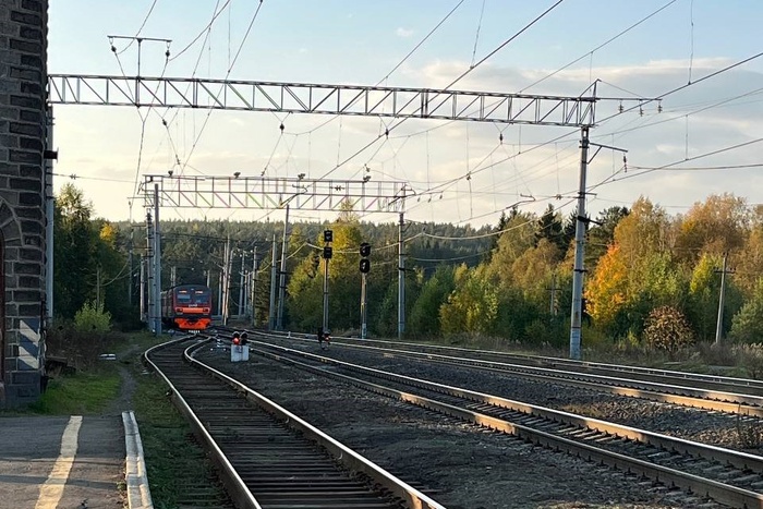 В Екатеринбурге массово задерживают поезда