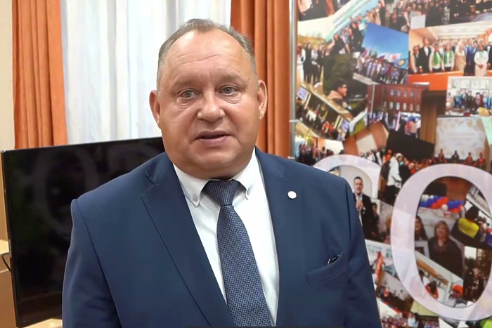 Татьяна Савинова назначила нового директора Свердловского медколледжа