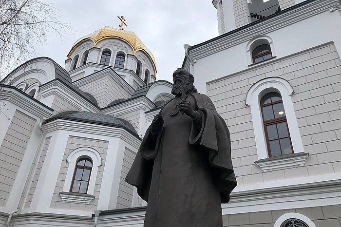 Памятник святителю Луке появился в медгородке на Волгоградской в Екатеринбурге
