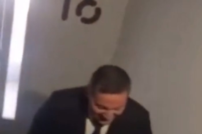 «До конца пойдём?»: губернатор заставил мэра и сенатора подняться пешком на верх 20-этажки — видео