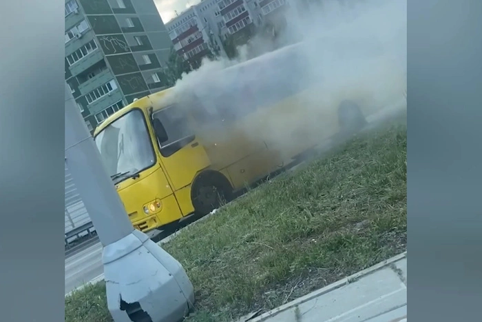 В Екатеринбурге загорелся пассажирский автобус