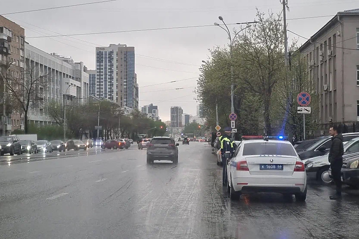 Очевидцы: на Советской в Екатеринбурге насмерть сбит пешеход