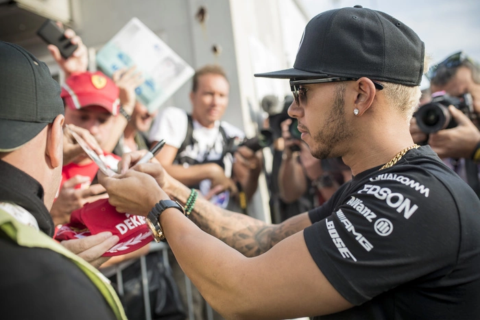 Льюис Хэмилтон выиграл Гран-при Италии