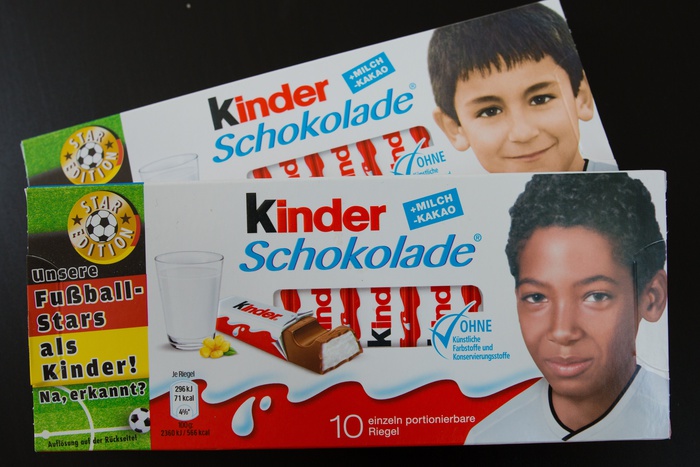 Немецких националистов возмутили обертки выпущенных к ЧЕ-2016 шоколадок Kinder