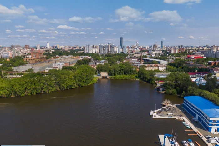 Старейшей плотине города обновят электрооборудование