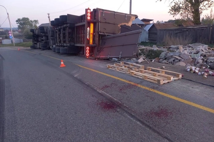 Водителю фуры оторвало руку в ДТП на трассе Екатеринбург — Курган