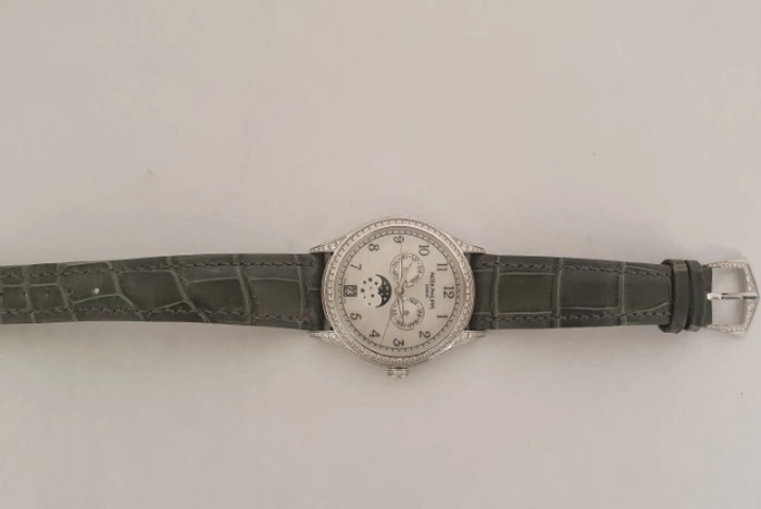 В аэропорту Пулково задержали пассажирку, не задекларировавшую часы на руке