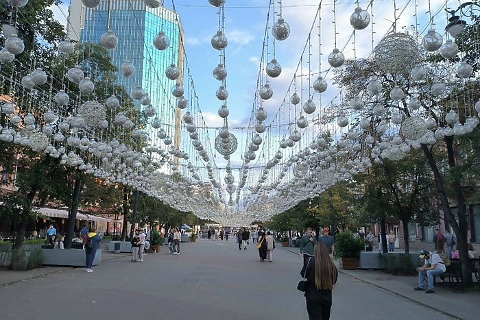 На главной пешеходной улице Челябинска «проредят» световой потолок