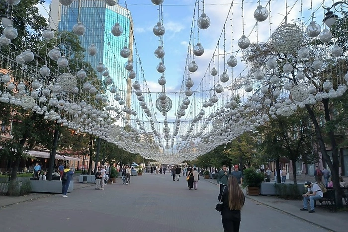 На главной пешеходной улице Челябинска «проредят» световой потолок