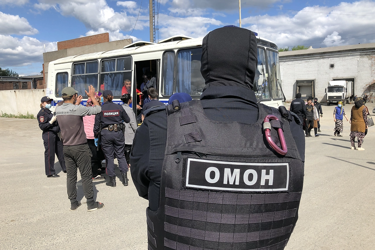 В России изменили условия выплат мигрантам пособия на детей