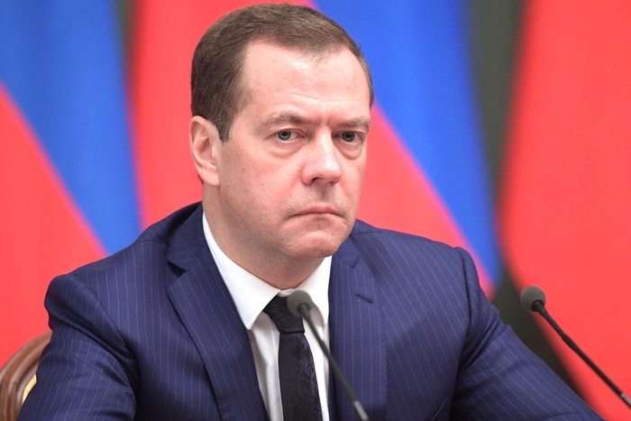 Дорогое белье Медведева стало хитом соцсетей
