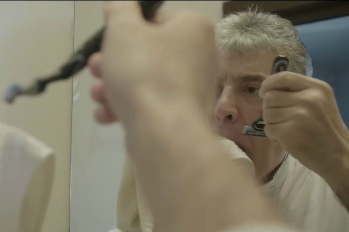 Павел Грудинин записал видеоролик со сбриванием усов