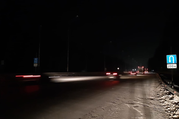 Сотрудники ГИБДД предупредили автомобилистов об опасном участке дороги в Екатеринбурге