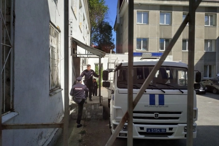 Евгению Ройзману* дали 14 суток административного ареста