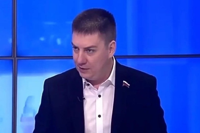 Тольяттинского депутата-единоросса накажут за роды супруги в Чили