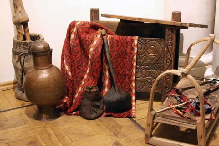 Таможенники передали Музею Востока предметы быта народов Центральной Азии