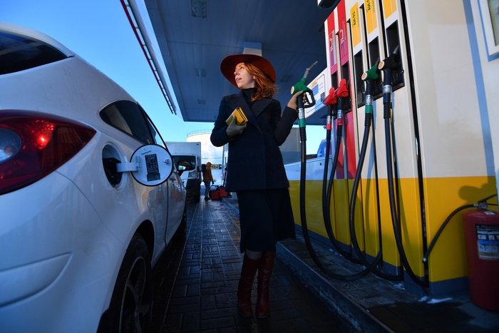 Для сдерживания цен на бензин акцизы на топливо снизят с 1 июня