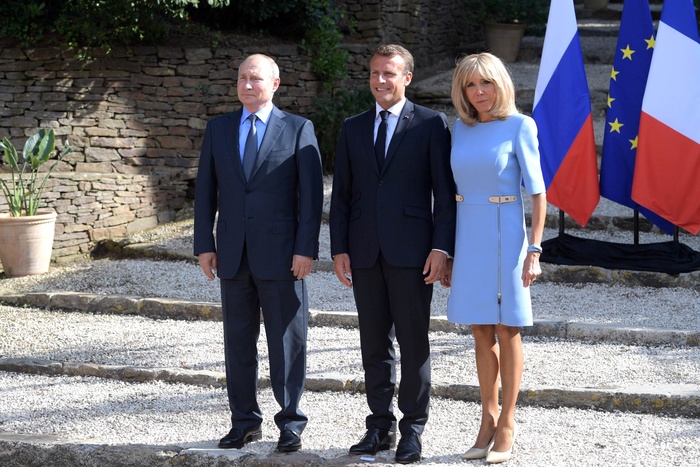 Президент Франции Макрон приедет в Москву на празднование 75-летия Победы
